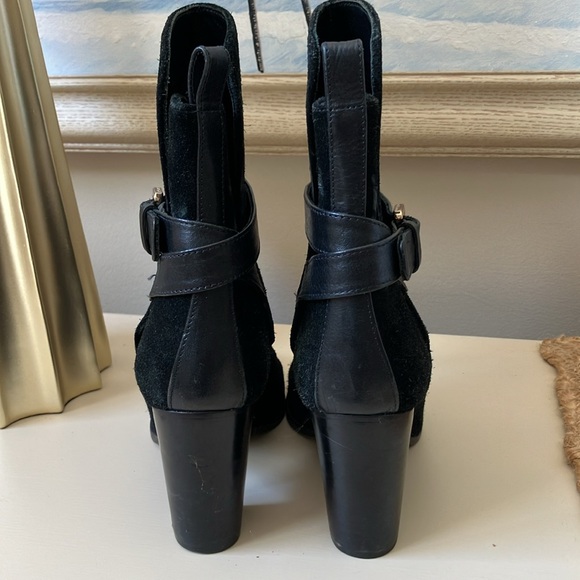 Tory Burch Robynne Suede Heeled Bootie Ladies Size 6 Designer - Picture 5 of 9